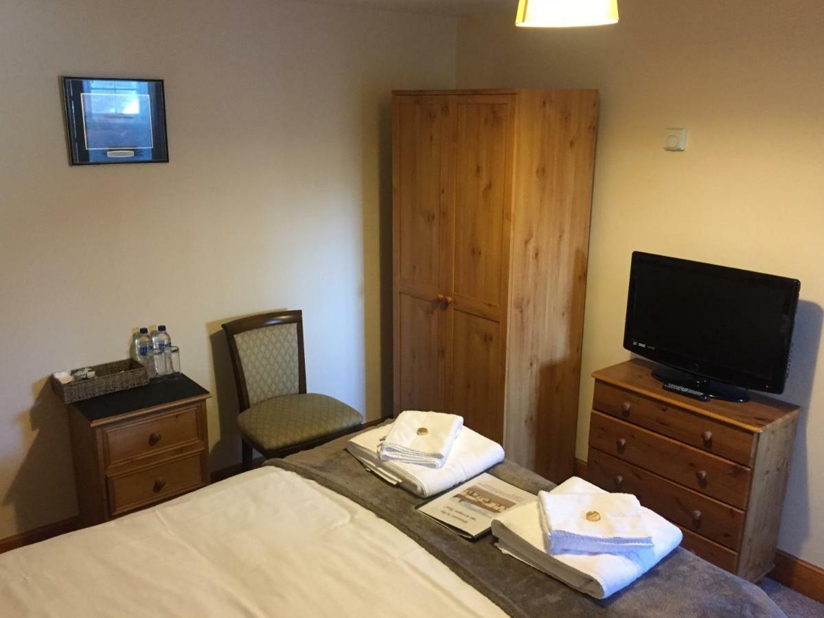 The St Crispin Inn Worth  Экстерьер фото