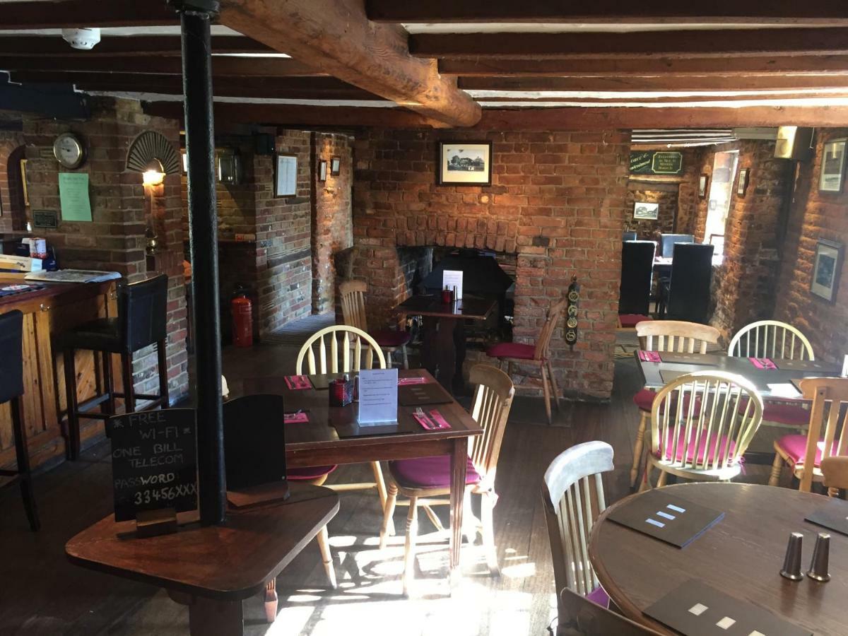 The St Crispin Inn Worth  Экстерьер фото