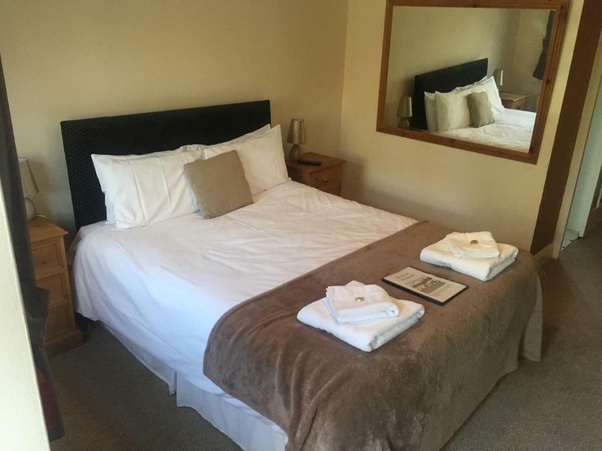The St Crispin Inn Worth  Экстерьер фото
