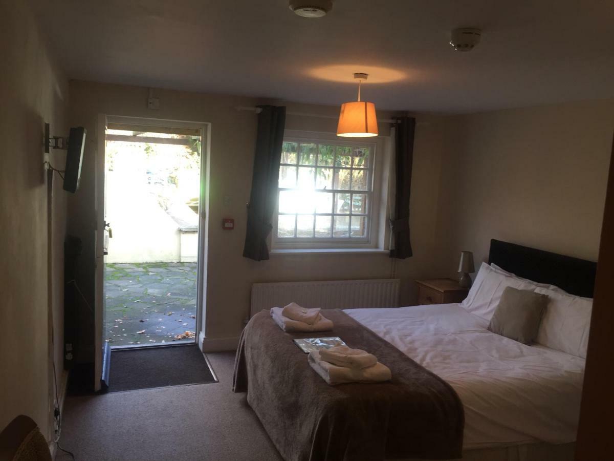 The St Crispin Inn Worth  Экстерьер фото