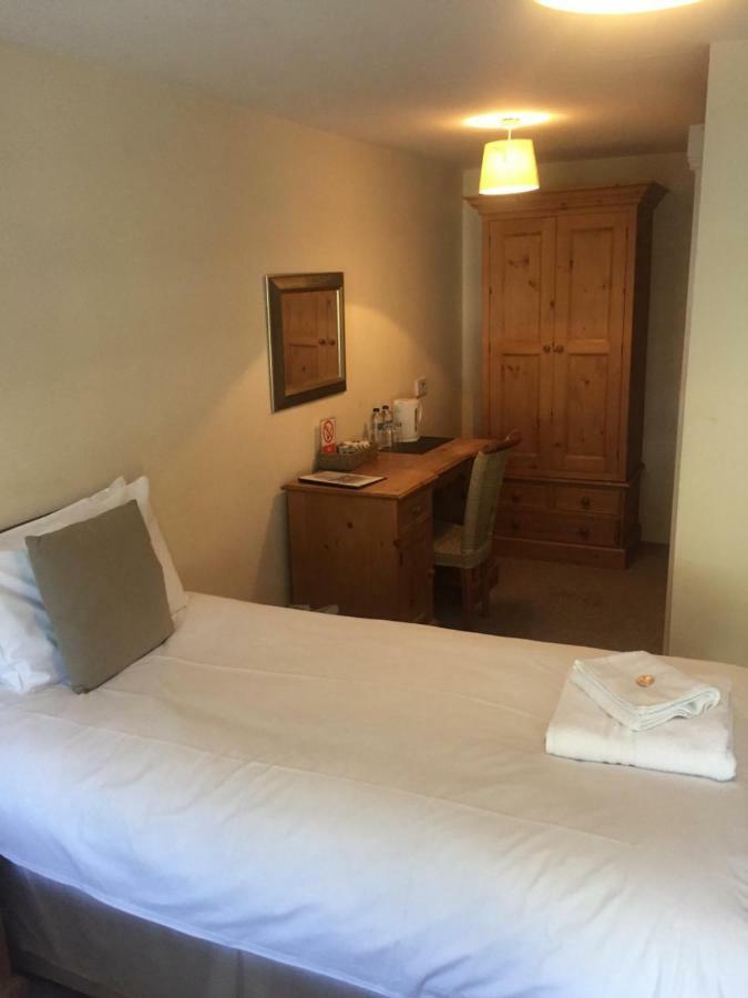 The St Crispin Inn Worth  Экстерьер фото