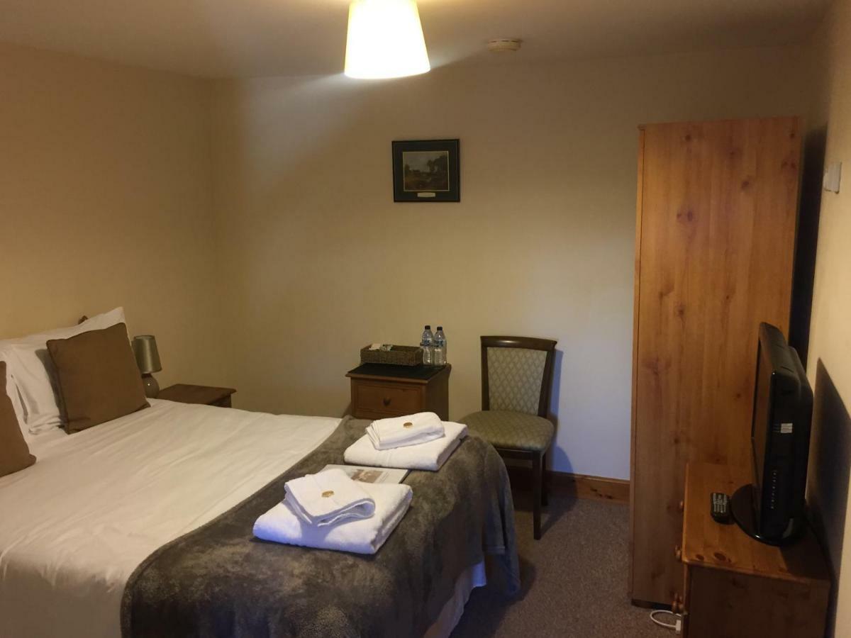 The St Crispin Inn Worth  Экстерьер фото