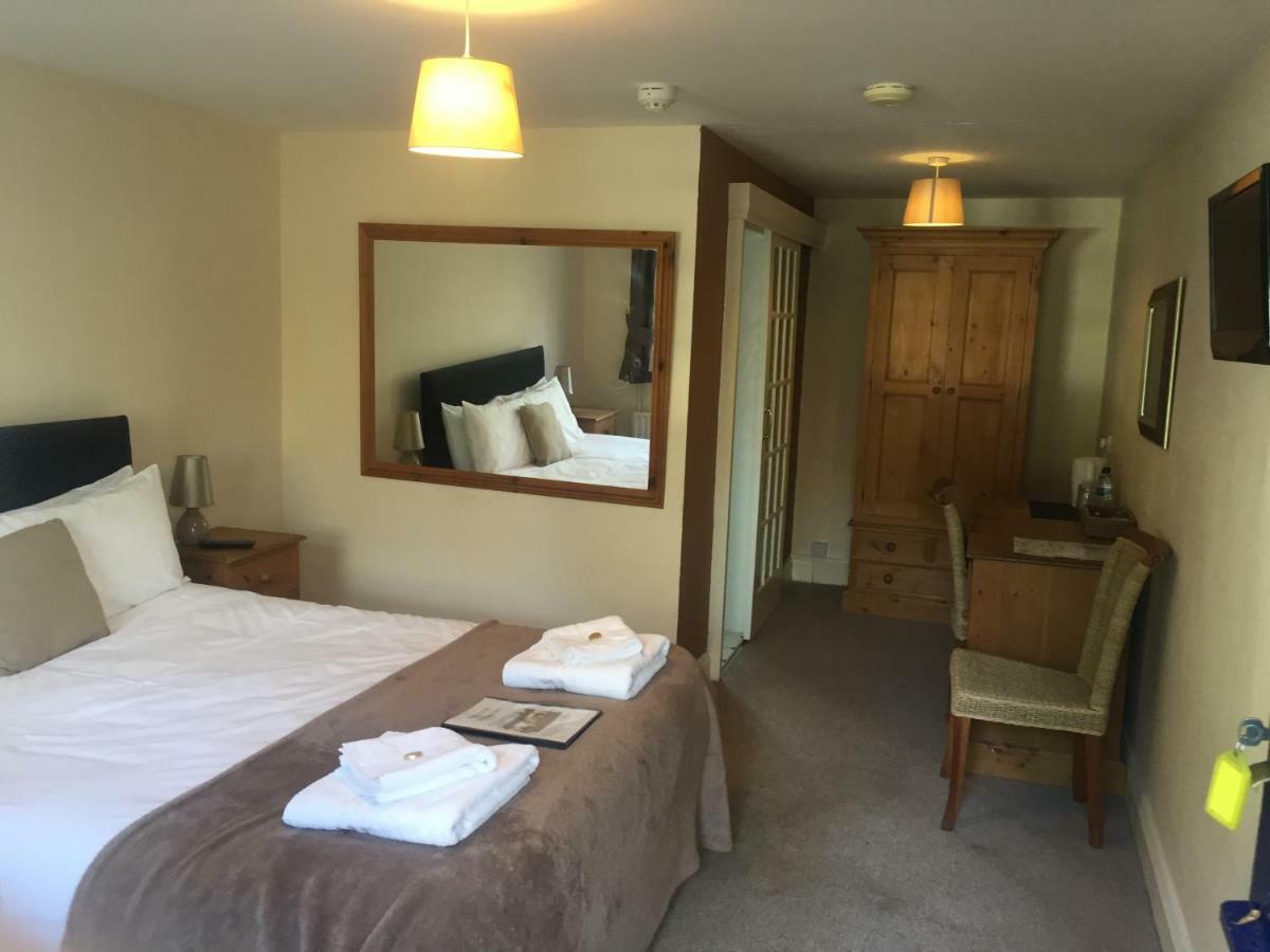 The St Crispin Inn Worth  Экстерьер фото