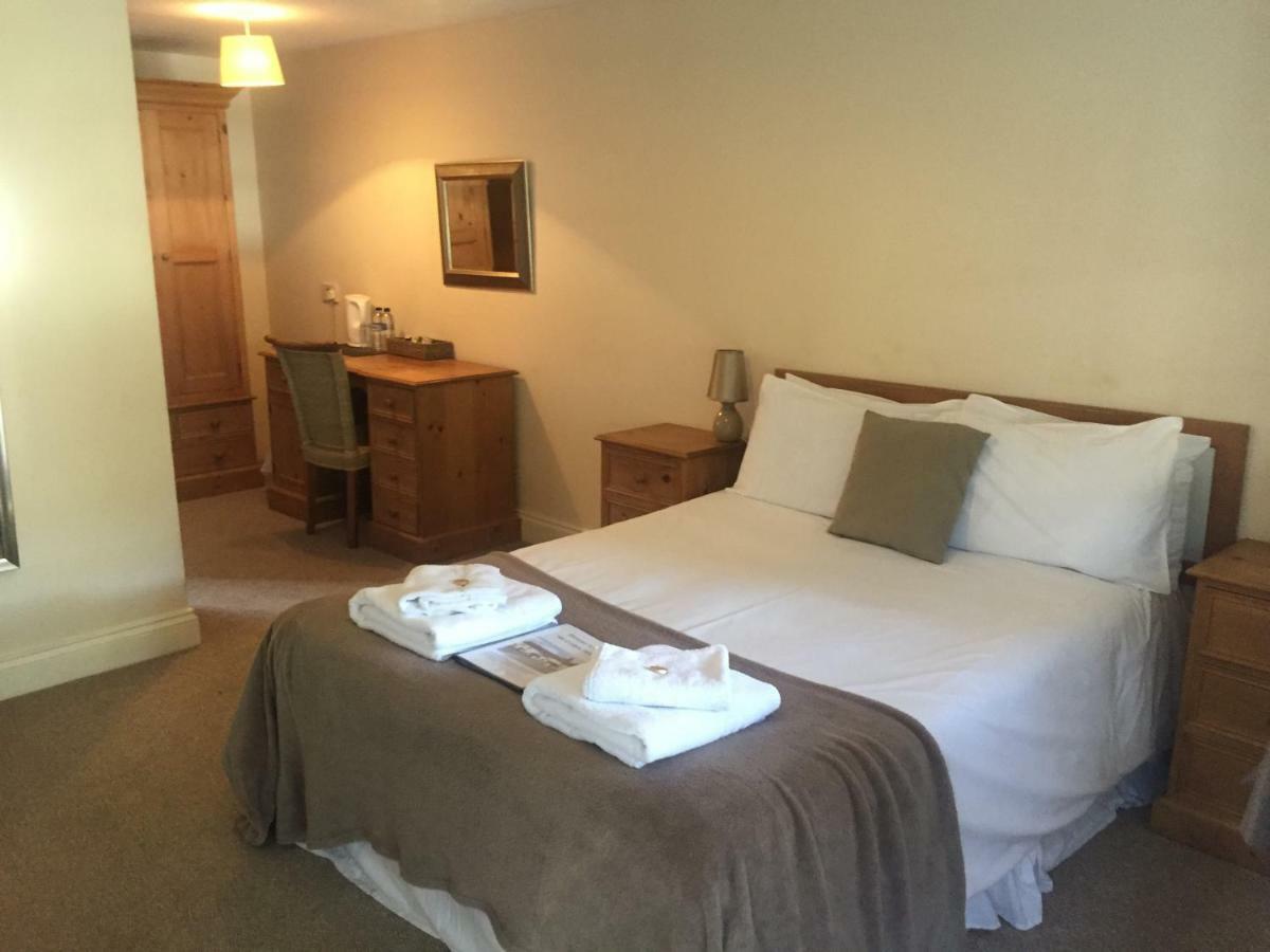 The St Crispin Inn Worth  Экстерьер фото